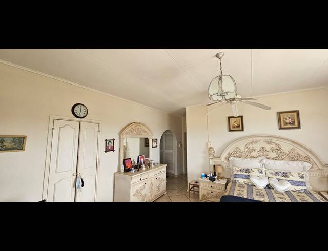 4 BEDROOM HOUSE FOR SALE IN MANABA BEACH